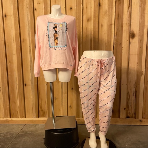 Friends The Television Series Other - Friends The Television Series Women’s Plus Size PJ Set NWT Size (18-20W)